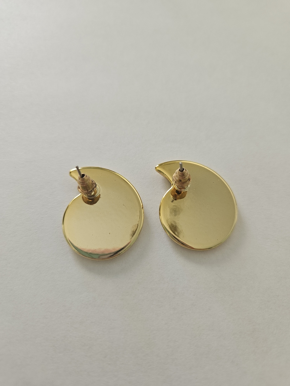 Gold Shell Stud Earrings Retro 80s Feminine Preppy Work Business Casual - Picture 3 of 4